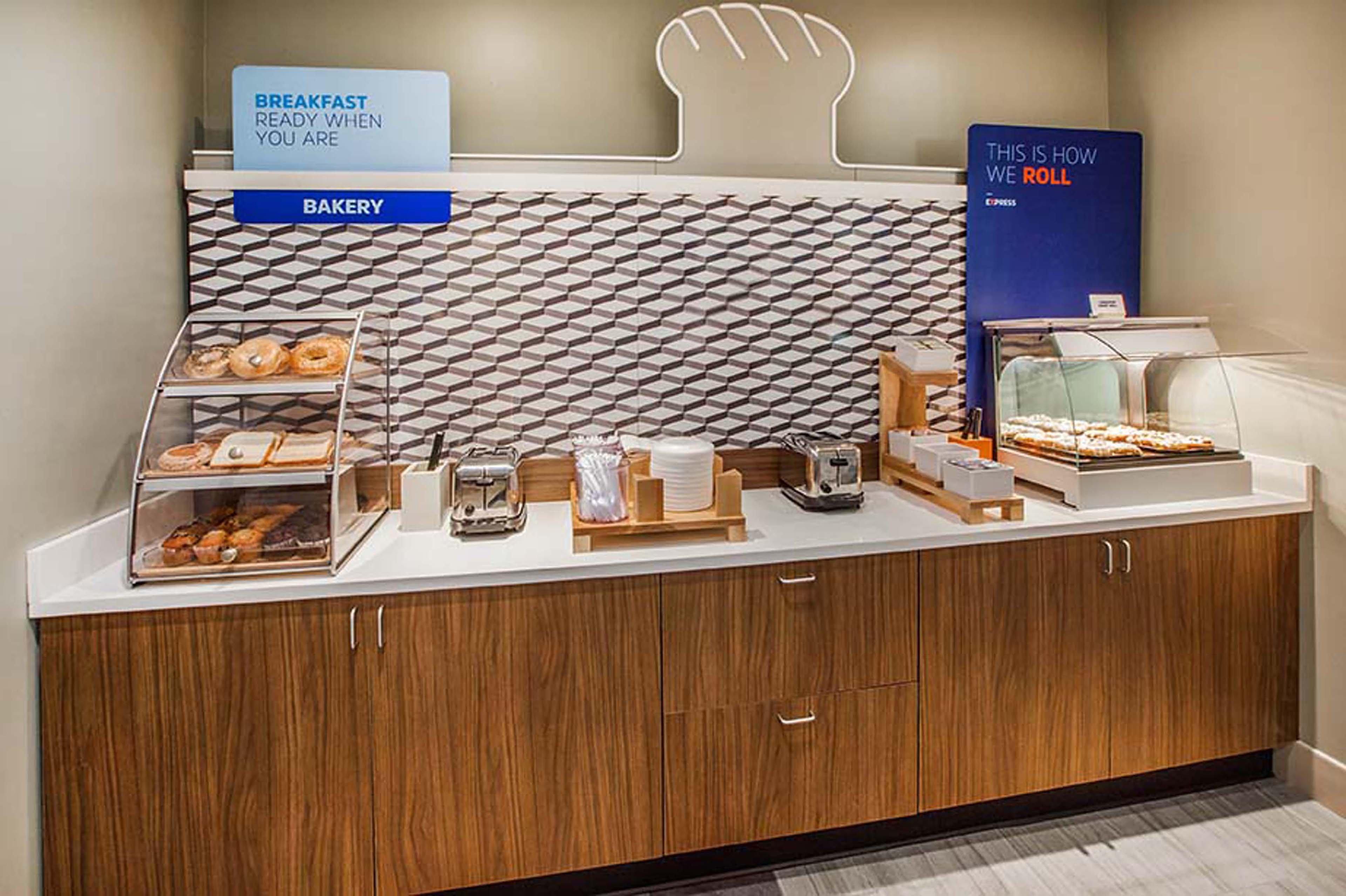 Holiday Inn Express Hotel & Suites Charleston-Ashley Phosphate By Ihg North Charleston Bagian luar foto