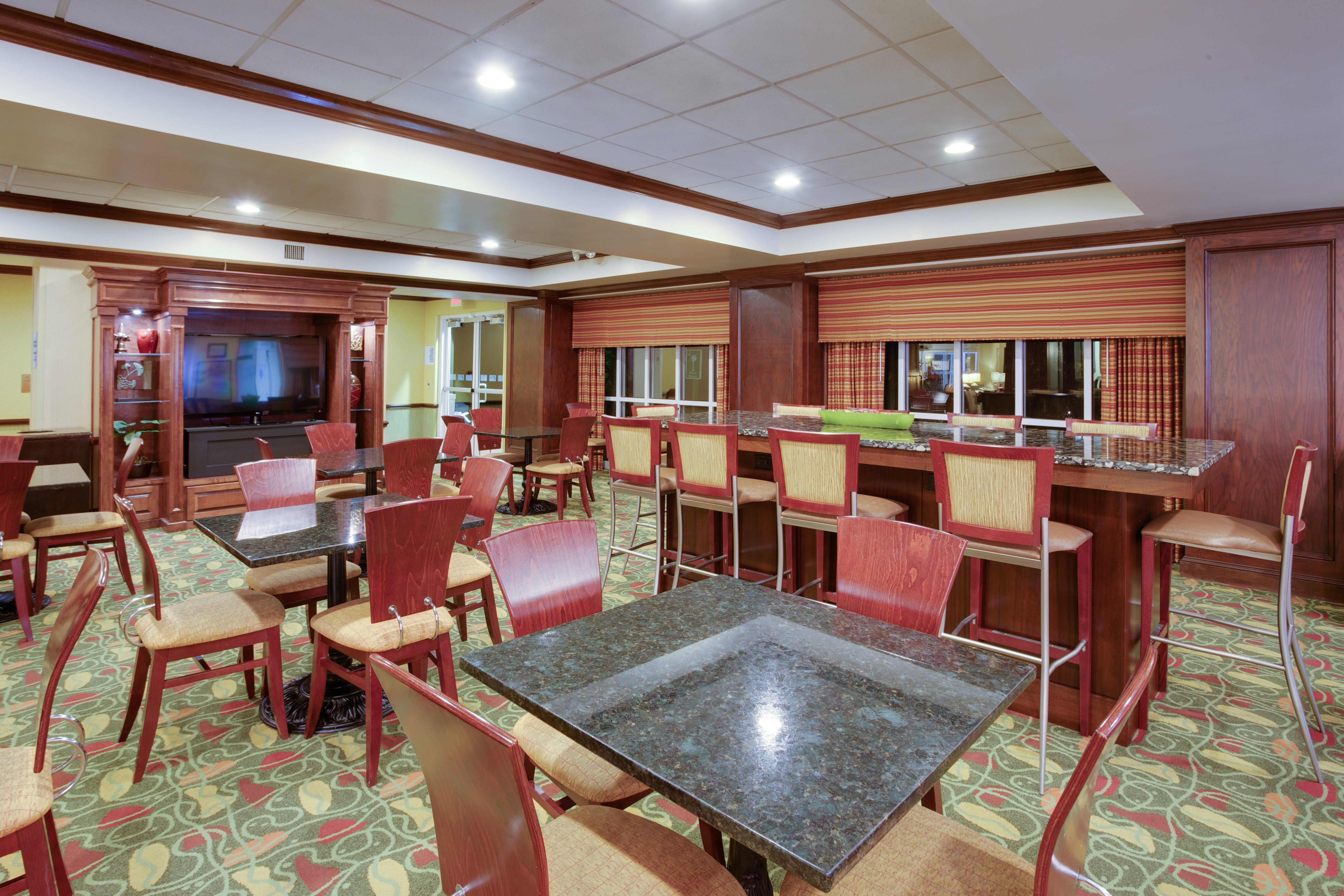 Holiday Inn Express Hotel & Suites Charleston-Ashley Phosphate By Ihg North Charleston Bagian luar foto