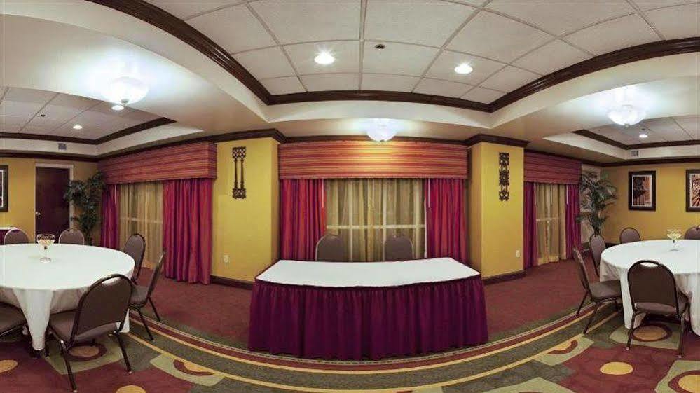 Holiday Inn Express Hotel & Suites Charleston-Ashley Phosphate By Ihg North Charleston Bagian luar foto
